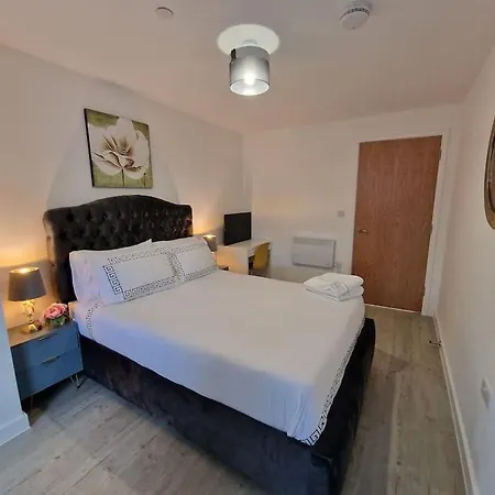 Luxury 2 Bed, 2 Bath Apartment - The Quays-3